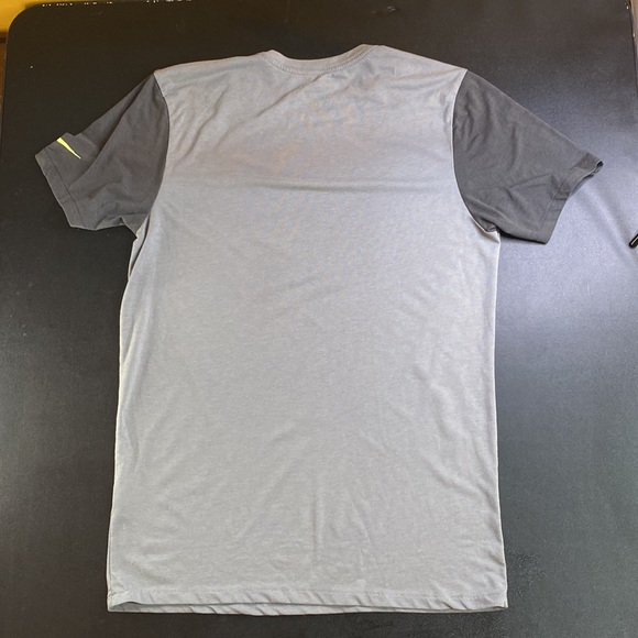 Grey Nike tee - Picture 2 of 2